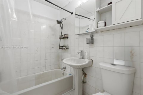 Casa en venta en North Miami Beach, Florida, 2 dormitorios, 116.5 m2 № 2056411 - foto 8