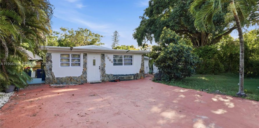 Casa en North Miami Beach, Florida 2 dormitorios, 116.5 m2 № 2056411