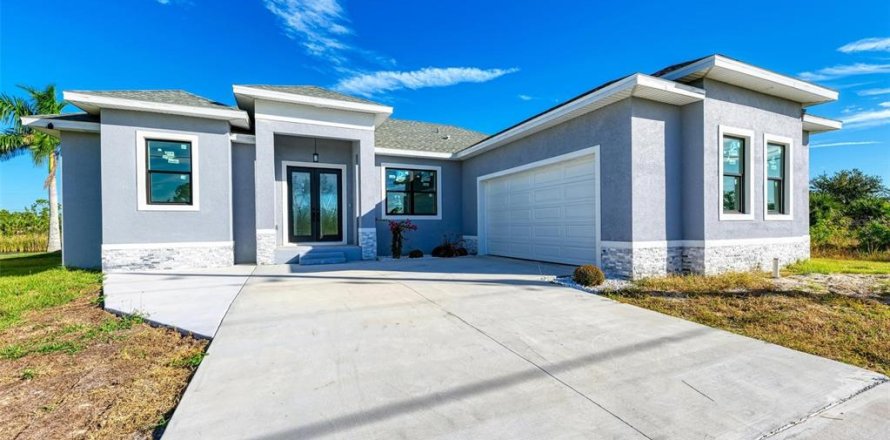House in Port Charlotte, Florida 3 bedrooms, 156.63 sq.m. № 1350717