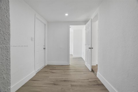 Propiedad comercial en venta en Miami, Florida, 188.87 m2 № 1925557 - foto 23