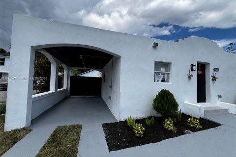 Propiedad comercial en venta en Miami, Florida, 188.87 m2 № 1925557 - foto 3