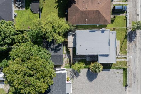 Propiedad comercial en venta en Miami, Florida, 188.87 m2 № 1925557 - foto 10
