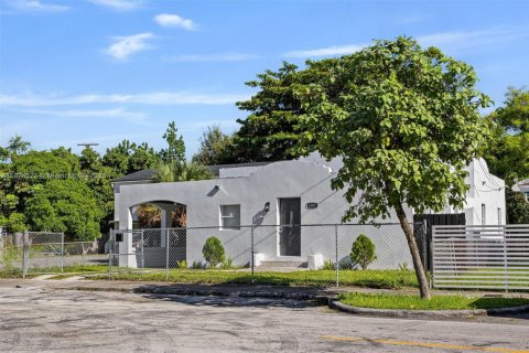 Propiedad comercial en venta en Miami, Florida, 188.87 m2 № 1925557 - foto 8