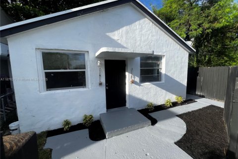 Propiedad comercial en venta en Miami, Florida, 188.87 m2 № 1925557 - foto 16