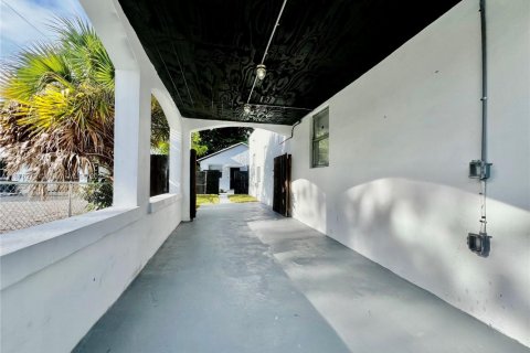 Propiedad comercial en venta en Miami, Florida, 188.87 m2 № 1925557 - foto 11