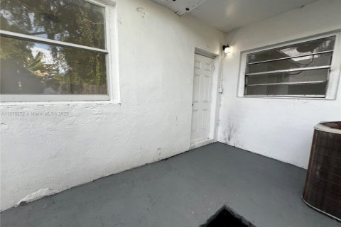 Propiedad comercial en venta en Miami, Florida, 188.87 m2 № 1925557 - foto 20