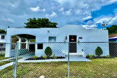 Propiedad comercial en venta en Miami, Florida, 188.87 m2 № 1925557 - foto 5