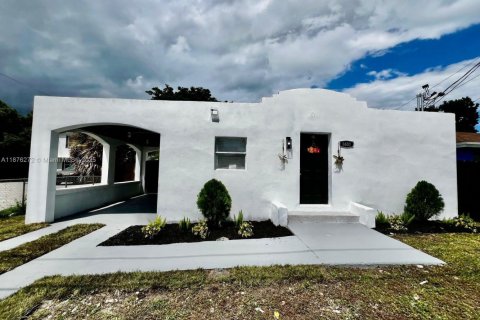 Propiedad comercial en venta en Miami, Florida, 188.87 m2 № 1925557 - foto 1