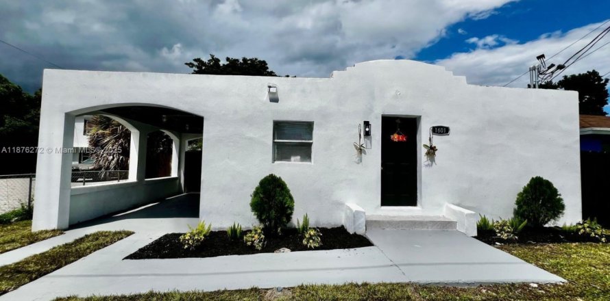 Propiedad comercial en Miami, Florida 188.87 m2 № 1925557
