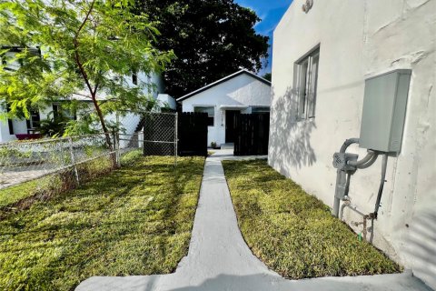 Propiedad comercial en venta en Miami, Florida, 188.87 m2 № 1925557 - foto 13