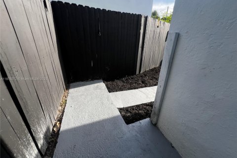 Propiedad comercial en venta en Miami, Florida, 188.87 m2 № 1925557 - foto 18