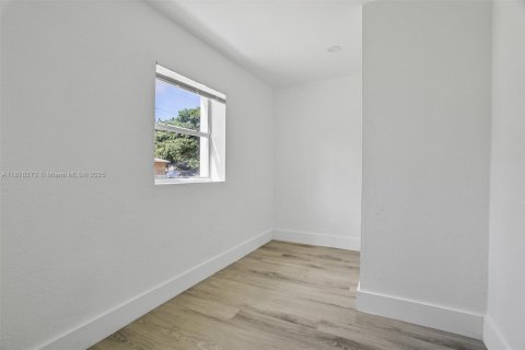 Propiedad comercial en venta en Miami, Florida, 188.87 m2 № 1925557 - foto 25