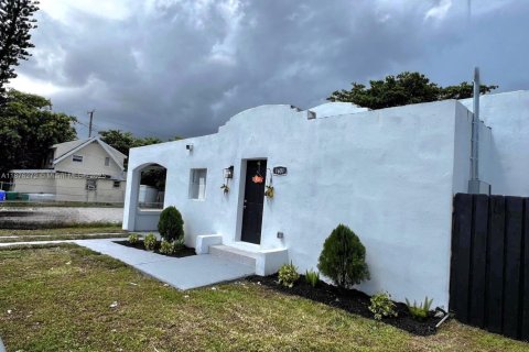 Propiedad comercial en venta en Miami, Florida, 188.87 m2 № 1925557 - foto 4