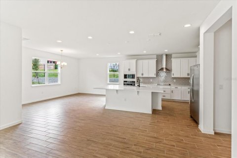 House in Apopka, Florida 4 bedrooms, 253.62 sq.m. № 1761905 - photo 6