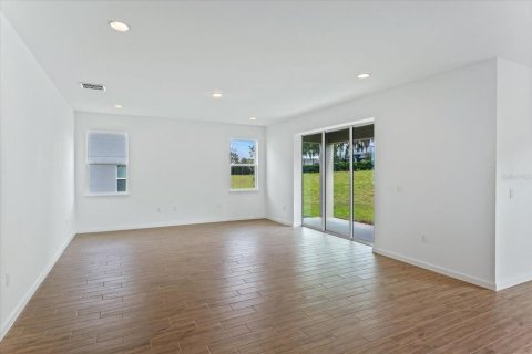 House in Apopka, Florida 4 bedrooms, 253.62 sq.m. № 1761905 - photo 4