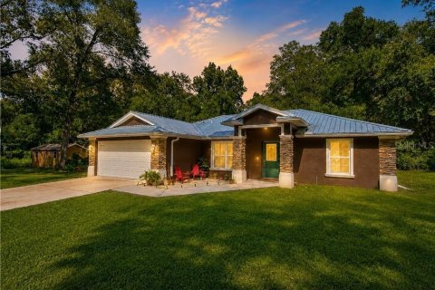 House in Inverness, Florida 3 bedrooms, 137.5 sq.m. № 2239321