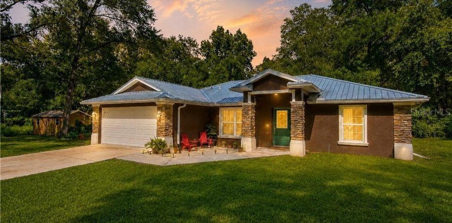 House in Inverness, Florida 3 bedrooms, 137.5 sq.m. № 2239321