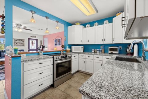 House in Englewood, Florida 3 bedrooms, 111.3 sq.m. № 1609568 - photo 12