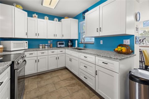 House in Englewood, Florida 3 bedrooms, 111.3 sq.m. № 1609568 - photo 13