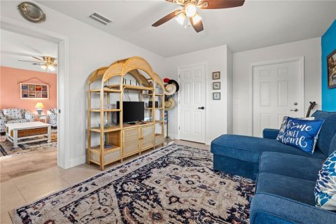 House in Englewood, Florida 3 bedrooms, 111.3 sq.m. № 1609568 - photo 25