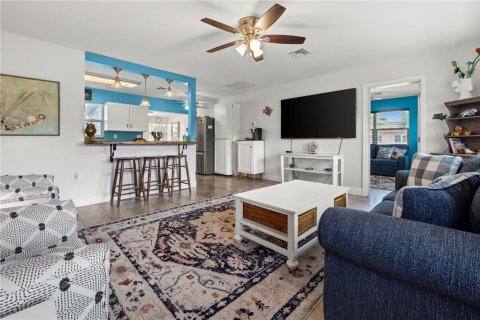 House in Englewood, Florida 3 bedrooms, 111.3 sq.m. № 1609568 - photo 7