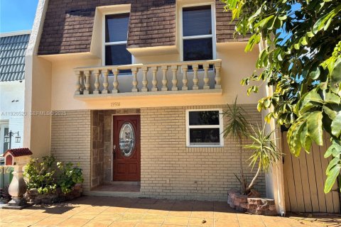 Adosado en venta en North Miami, Florida, 3 dormitorios, 152.36 m2 № 1986007 - foto 1