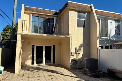 Adosado en venta en North Miami, Florida, 3 dormitorios, 152.36 m2 № 1986007 - foto 2