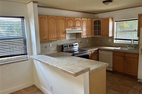 Adosado en venta en North Miami, Florida, 3 dormitorios, 152.36 m2 № 1986007 - foto 3