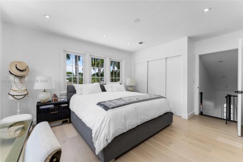 Villa ou maison à louer à Miami, Floride: 4 chambres, 272.02 m2 № 2024840 - photo 19