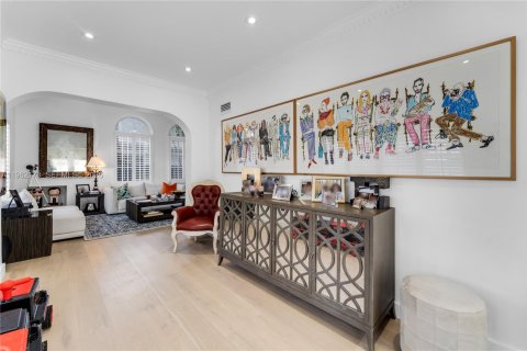 Villa ou maison à louer à Miami, Floride: 4 chambres, 272.02 m2 № 2024840 - photo 5