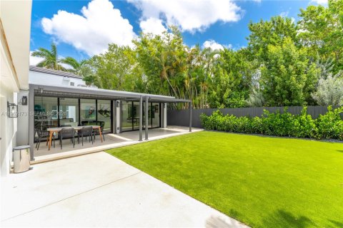 Villa ou maison à louer à Miami, Floride: 4 chambres, 272.02 m2 № 2024840 - photo 30