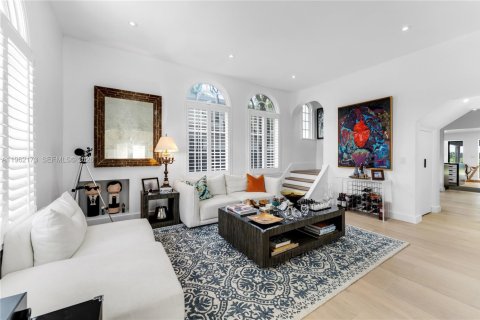 Villa ou maison à louer à Miami, Floride: 4 chambres, 272.02 m2 № 2024840 - photo 7