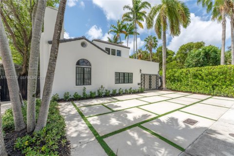 Villa ou maison à Miami, Floride 4 chambres, 272.02 m2 № 2024840