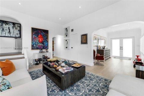 Villa ou maison à louer à Miami, Floride: 4 chambres, 272.02 m2 № 2024840 - photo 8