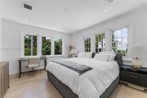 Villa ou maison à louer à Miami, Floride: 4 chambres, 272.02 m2 № 2024840 - photo 20