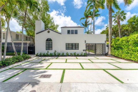Villa ou maison à louer à Miami, Floride: 4 chambres, 272.02 m2 № 2024840 - photo 2