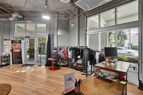 Commercial property in Miami, Florida № 2086742 - photo 5