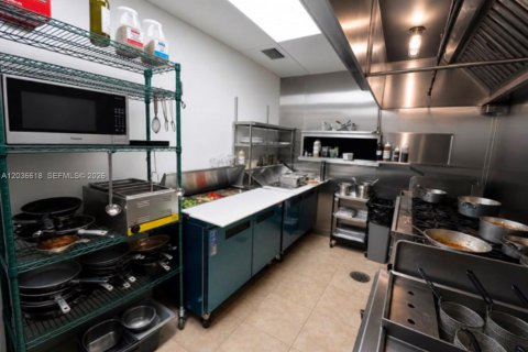Propiedad comercial en venta en Fort Lauderdale, Florida № 2085222 - foto 10