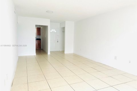 Condo in Miami, Florida, 2 bedrooms  № 2026152 - photo 25