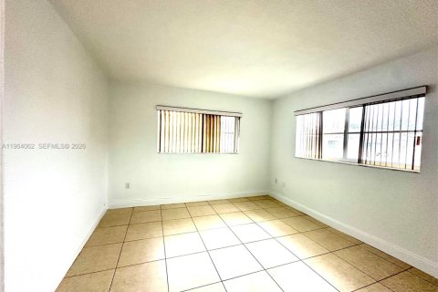 Condo in Miami, Florida, 2 bedrooms  № 2026152 - photo 23