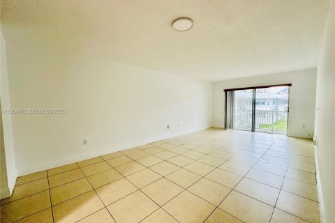 Condo in Miami, Florida, 2 bedrooms  № 2026152 - photo 15