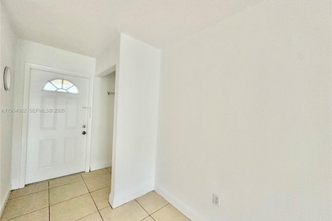 Condo in Miami, Florida, 2 bedrooms  № 2026152 - photo 4