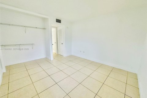 Condo in Miami, Florida, 2 bedrooms  № 2026152 - photo 18