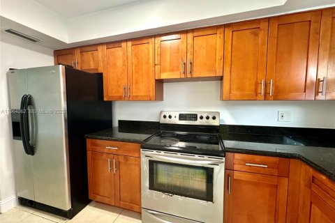 Condo in Miami, Florida, 2 bedrooms  № 2026152 - photo 7