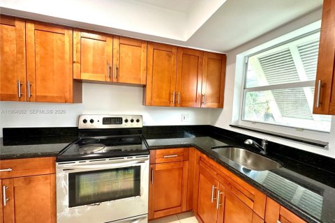 Condo in Miami, Florida, 2 bedrooms  № 2026152 - photo 8