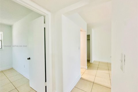 Condo in Miami, Florida, 2 bedrooms  № 2026152 - photo 21