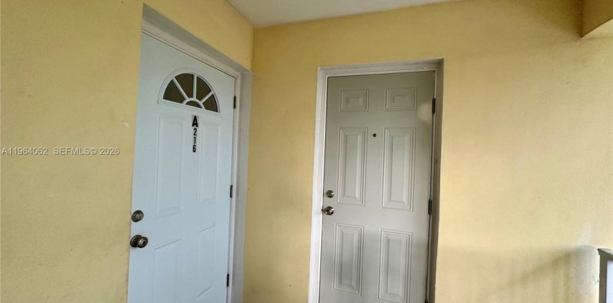 Condo in Miami, Florida, 2 bedrooms  № 2026152