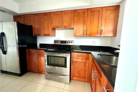 Condo in Miami, Florida, 2 bedrooms  № 2026152 - photo 5