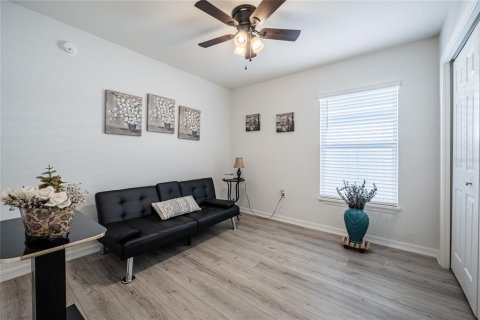 House in Winter Haven, Florida 3 bedrooms, 144.28 sq.m. № 2111085 - photo 12