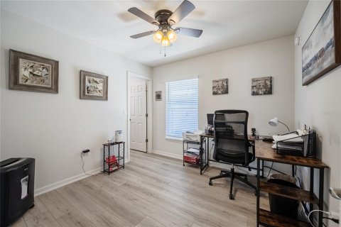 House in Winter Haven, Florida 3 bedrooms, 144.28 sq.m. № 2111085 - photo 14